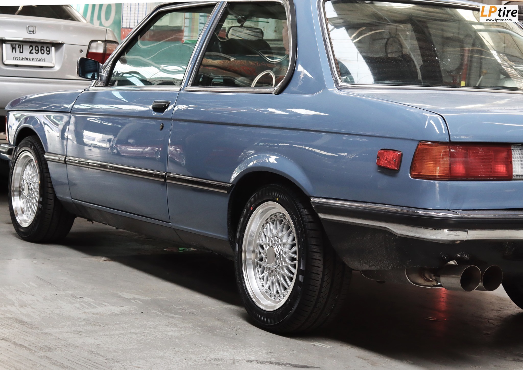 BMW 3 Series E21 316i สุดคลาสสิก เปลี่ยนล้อแม็กลาย BBS RS คู่ยาง YOKOHAMA A-DRIVE AA01 195/55-15 พร้อมกลึงสเปรย์เซอร์รองสปริง คู่หน้า+คู่หลัง สวยงามมากครับ