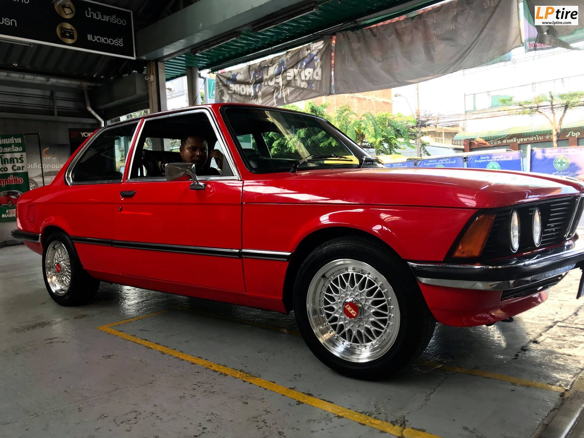 BMW 3 Series E21 320 มาเปลี่ยนแม็ก BBS RS 15 นิ้ว พร้อมยาง HANKOOK 195/55-15 สวยงามมากครับ