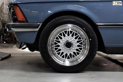 BMW 3 Series E21 316i สุดคลาสสิก เปลี่ยนล้อแม็กลาย BBS RS คู่ยาง YOKOHAMA A-DRIVE AA01 195/55-15 พร้อมกลึงสเปรย์เซอร์รองสปริง คู่หน้า+คู่หลัง สวยงามมากครับ