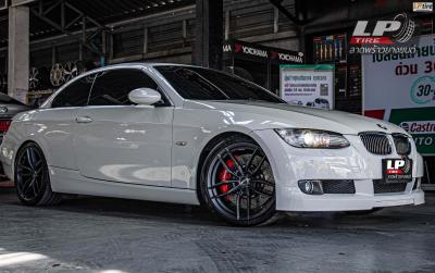 รถ - BMW 325i E93 ล้อแม็ก -305FORGED FT-105 (8029) #เทาดำเคลือบด้าน สเปค - 19x8.5 ET32 5x120 สเปค - 19x9.5 ET40 5x120 รัดยาง -YOKOHAMA ADVAN SPORT V105S เบอร์- 275/30-19 เบอร์ -235/35-19 ชุดเบรค- HDrive คาลิปเปอร์