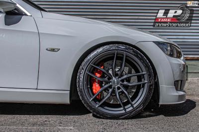 รถ - BMW 325i E93 ล้อแม็ก -305FORGED FT-105 (8029) #เทาดำเคลือบด้าน สเปค - 19x8.5 ET32 5x120 สเปค - 19x9.5 ET40 5x120 รัดยาง -YOKOHAMA ADVAN SPORT V105S เบอร์- 275/30-19 เบอร์ -235/35-19 ชุดเบรค- HDrive คาลิปเปอร์