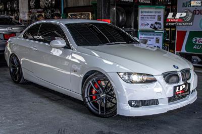 รถ - BMW 325i E93 ล้อแม็ก -305FORGED FT-105 (8029) #เทาดำเคลือบด้าน สเปค - 19x8.5 ET32 5x120 สเปค - 19x9.5 ET40 5x120 รัดยาง -YOKOHAMA ADVAN SPORT V105S เบอร์- 275/30-19 เบอร์ -235/35-19 ชุดเบรค- HDrive คาลิปเปอร์