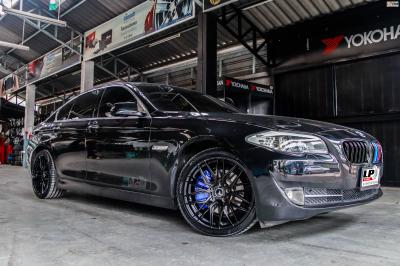 
BMW 5 Series F10 520d จัดล้อแม็ก MGW MF1202 หน้า19x8.5 หลัง 19x9.5 5x120 ET38 รัดยาง - KUMHO ECSTA PS71 หน้า 245/35R19 หลัง 275/30R19
