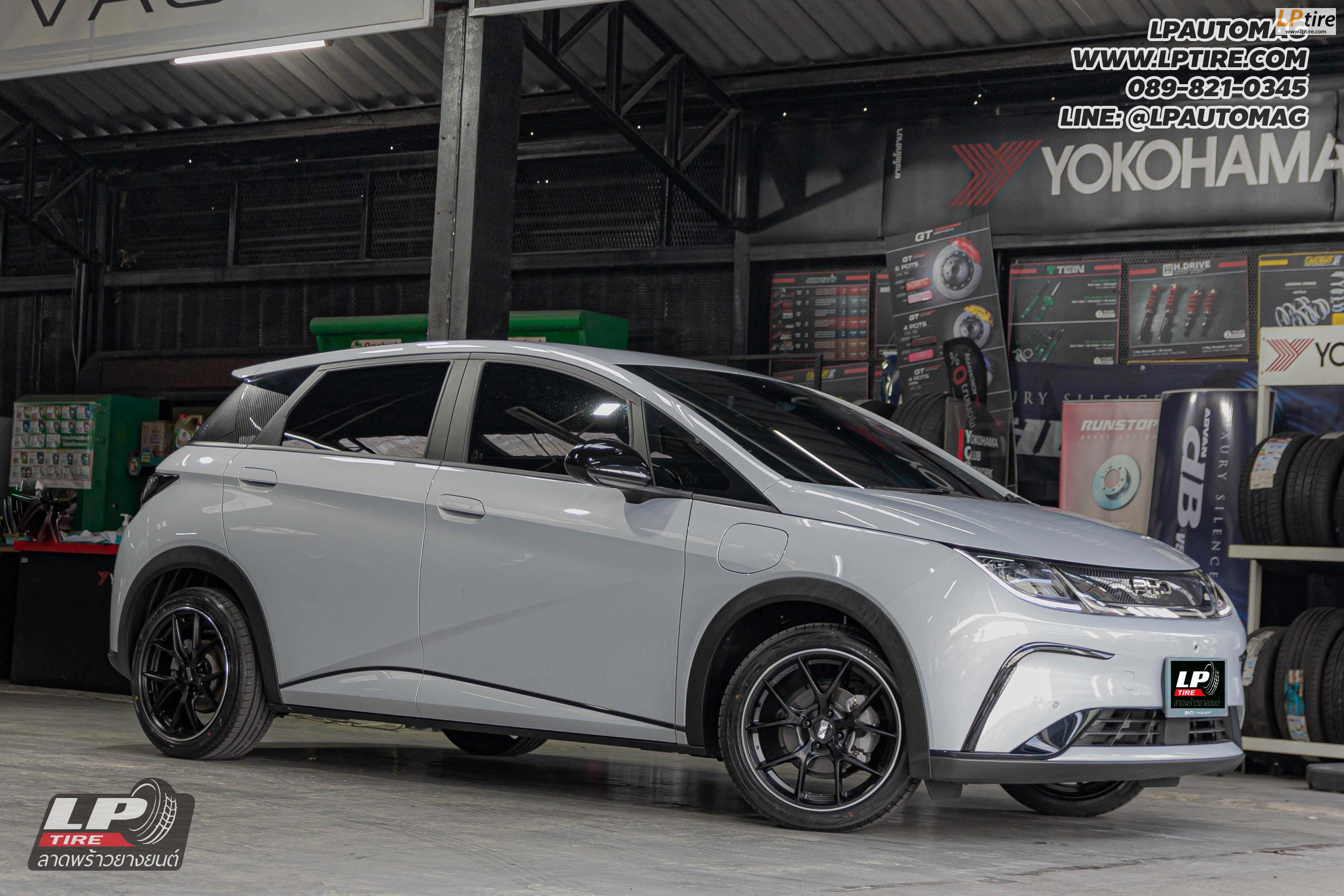 รถ - BYD Dolphin&nbsp;ล้อแม็ก- Auto Option AOW-009 FlowForming ดำด้าน สเปค - 17x8 ET35 4x100&nbsp;รัดยาง - YOKOHAMA AE51 เบอร์ - 215/45-17