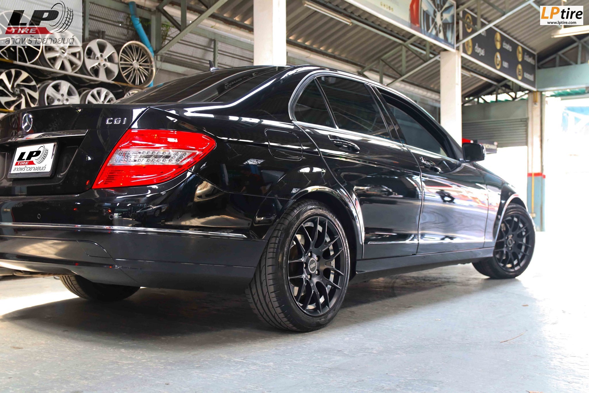 BENZ C-Class W204 C200 จัดล้อแม็ก BREYTON GTS-AV 17x8 ET45 5x112 ดำด้านอันเดอร์คัตเงิน ใส่ยางเดิมยังสวยงามลงตัวครับ