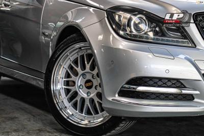 รถ -BENZ C200 W204 ล้อแม็ก - KS014 SILVER สเปค -18x8 ET35 5x113 สเปค - 18x9 ET35 5x113
รัดยาง - KUMHO SP71 เบอร์ - 225/40-18 เบอร์ - 255/35-18