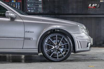 รถ - BENZ E200 ล้อแม็ก - LG EDITION 7 ดำหน้าเงา ขอบ - 18x8.5 ET35 5x112 ยางเดิม - MICHELIN
เบอร์ - 235/40-18