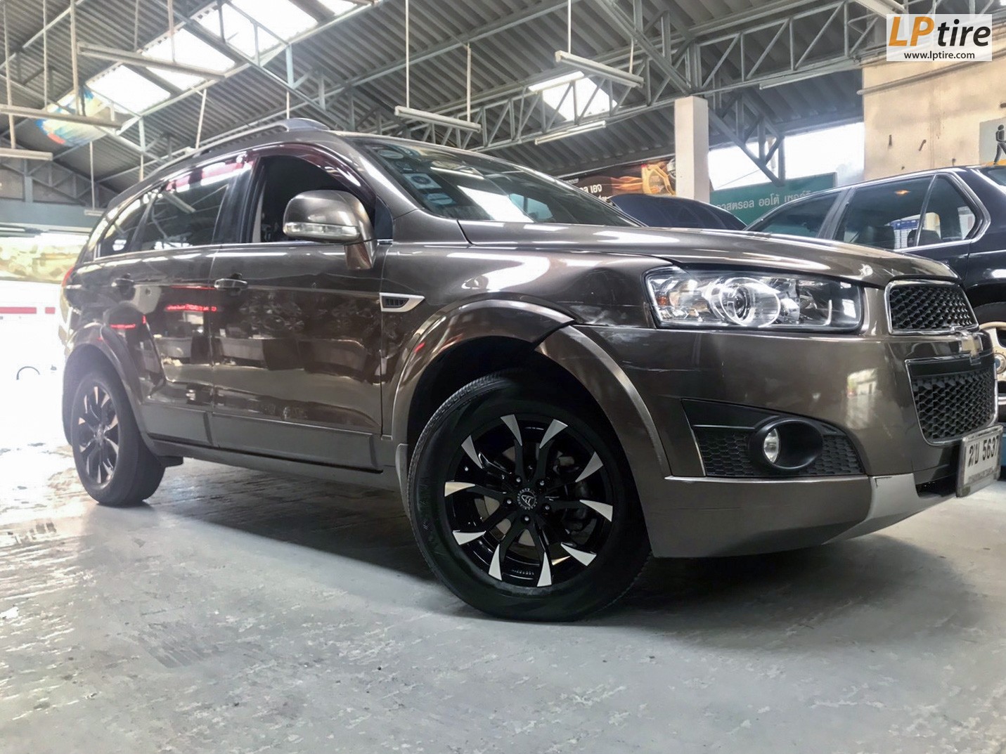 Chevrolet Captiva + แม็ก Wolf Race Euro Sport 17นิ้ว สีดำหน้าเงา