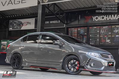 รถ - HONDA CITY ล้อแม็ก - ORI WHEELS CHAPTER-4 FlowForming BLACK FLAT สเปค - 17x7.5 ET35 4x100 รัดยาง - YOKOHAMA Alliance 040SP AL40 เบอร์ - 205/45-17 ชุดเบรค - AP Racing 5200 4pot
จานเบรค - หน้า 330mm