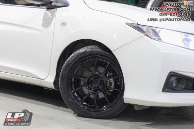 รถ - HONDA CITY&nbsp;ล้อแม็ก - LENSO VENOM V1N FlowForming ดำเงา สเปค - 16x7 ET35 4x100
รัดยาง - LENSO D-1CS เบอร์ - 195/50-16 โช๊คอัพ Profender รุ่น Drift Series
