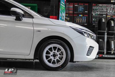 รถ - HONDA CITY ล้อแม็ก - ENKEI SC55 ขาว สเปค - 15x7 ET28 4x100 ยาง - YOKOHAMA V552 เบอร์ - 195/55-15