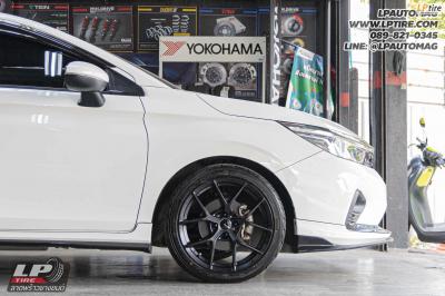 รถ - HONDA CITY&nbsp;ล้อแม็ก - EmotionR FRX BY LENSO Flowforming ดำด้าน สเปค - 17x7.5 ET35 4x100
รัดยาง - YOKOHAMA ALLIANCE AL40 เบอร์ - 205/45-17