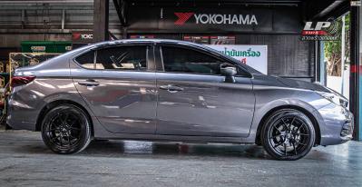 รถ - HONDA CITY ป้ายแดง ล้อแม็ก - LENSO Jager Dyna ด้าน สเปค - 16x7 ET35 4x100 ดำ
รัดยาง - YOKOHAMA AE50 เบอร์-185/55-16