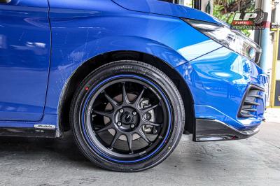 รถ - HONDA CITY ล้อแม็ก - ENKEI SC55 ดำด้านขอบน้ำเงิน ขอบ - 17x8 ET35 4x100 ยาง - YOKOHAMA V552 เบอร์ - 205/45-17