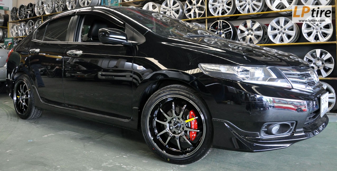 Honda City + แม็กนอกลาย Advan RZ-DF 17นิ้ว สี Black Chrome + ยาง DUNLOP LM703 205/45-17