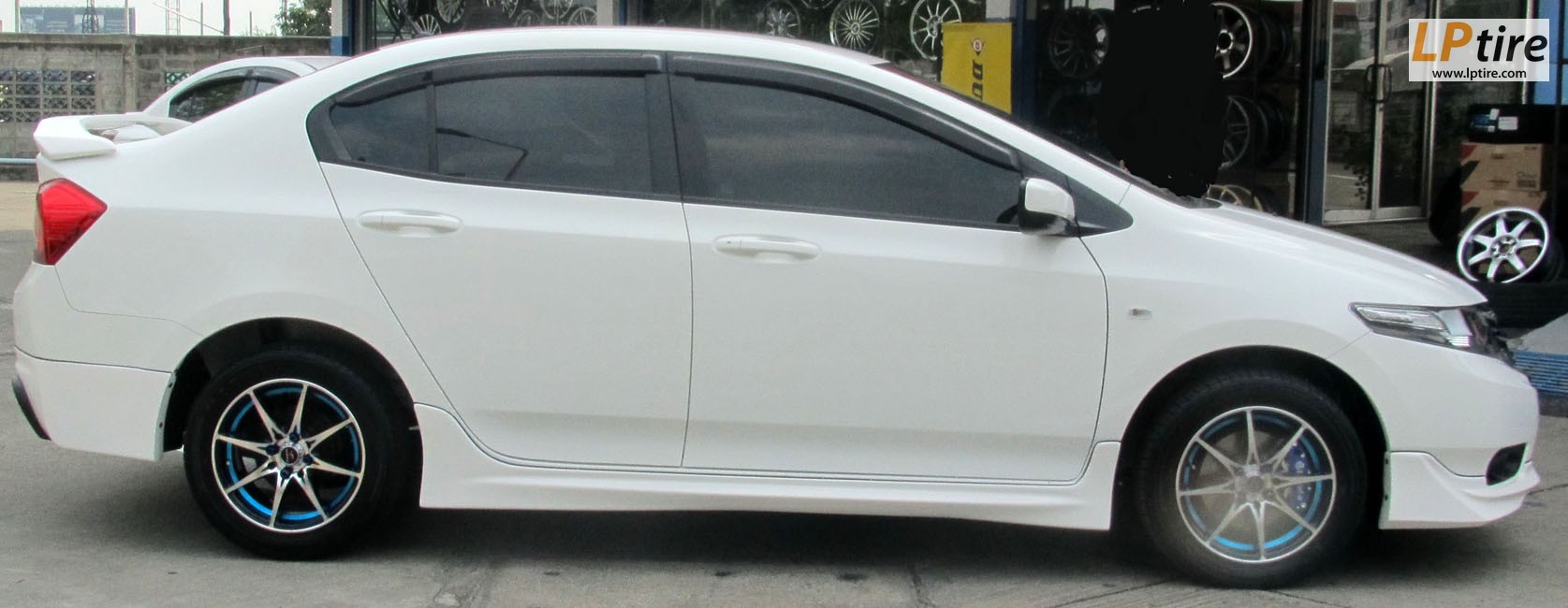 Honda City + ล้อแม็ก YACHIYODA LW-01 15นิ้ว สีดำหน้าเงาขลิบฟ้า + FALKEN ZE912 195/55-15