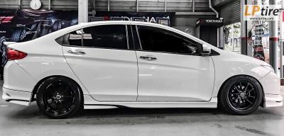 Honda City + แม็ก LENSO VENOM 4 ขอบ17 สีดำด้าน