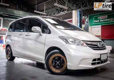 HONDA FREED + ล้อแม็ก WG W-CRO1 15x7 สีดำด้านขอบทอง + ยางรถยนต์ YOKOHAMA V552 195/60-15