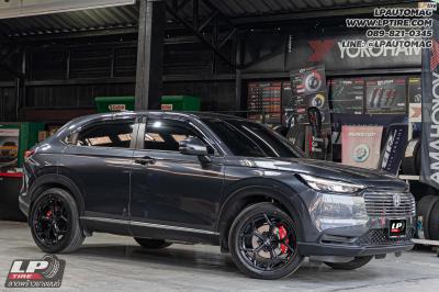 รถ - HONDA HR-V&nbsp;ล้อแม็ก - VAGE VFX01 FlowForming BLACK สเปค - 18x8.5 ET35 5x112-5x114.3
รัดยาง - YOKOHAMA V553 เบอร์ - 235/50-18 โช้คอัพ - PROFENDER FITZ
