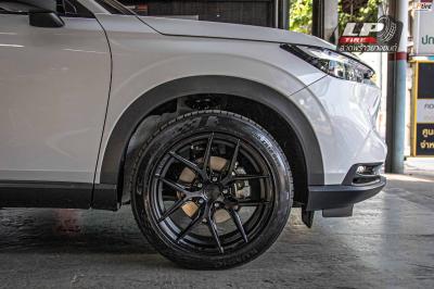 รถ - HONDA HRV ล้อแม็ก -#VAGE Wheels #VF04 Flowforming ดำด้าน สเปค - 18x8.5 ET35  5x112-5x114.3 รัดยาง - KUMHO PS31 เบอร์ - 225/50-18