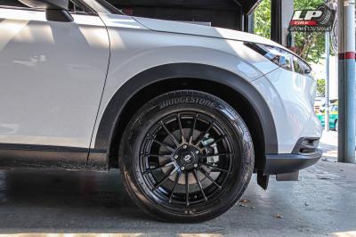 รถ - HONDA HRV ล้อแม็ก - LENSO ProjectD RACE5 ดำด้าน สเปค - 17x7.5 ET35 5x114.3 รัดยาง -Bridgestone Alenza เบอร์- 215/60-17