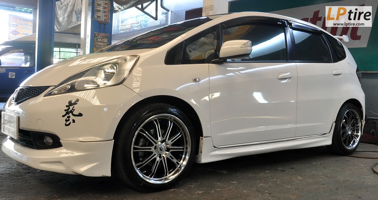 Honda Jazz + เเม็ก SSW ลาย WORK 17นิ้ว สีดำหน้าเงา + ยาง DUNLOP LM703 205/45R17