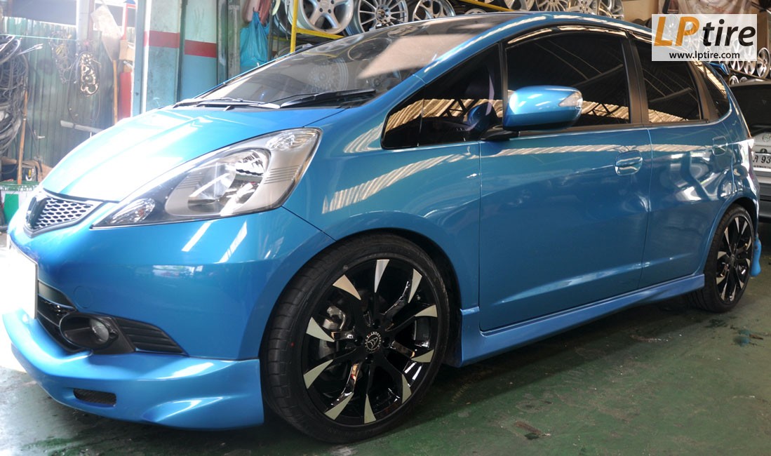 Honda Jazz + แม็ก Wolf Race Euro Sport 17นิ้ว สีดำหน้าเงา + ยาง NEUTON NT5000 205/45-17