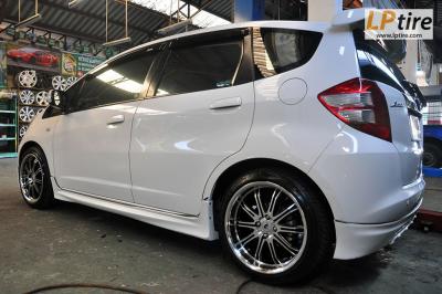 Honda Jazz + เเม็ก SSW ลาย WORK 17นิ้ว สีดำหน้าเงา + ยาง DUNLOP LM703 205/45R17