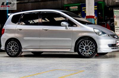 #HONDA #JAZZ + #ล้อแท้ #MOMO #REVENGE ขอบ16x7 ET38 4x100 สีดำหน้าชา พร้อมยาง #YOKOHAMA ES32 195/50-16 สวยงามลงตัวมากครับ