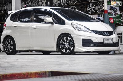HONDA JAZZ มาจัดล้อโปร AF-1072 15x7 4H100 ET40 พร้อมยาง 195/55R15 DUNLOP LM704 ปี 20 สวยหรูครับ