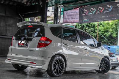 รถ - HONDA JAZZ ล้อแม็ก - LENSO JAGER QUINTA ดำเงามิ่งลิ่งก้านเงิน ขอบ - 15x7 ET35 4x100 ยาง - YOKOHAMA V552 เบอร์ - 195/55-15