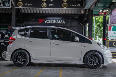 รถ - HONDA JAZZ ล้อแม็ก - LENSO JAGER QUINTA ดำเงามิ่งลิ่งก้านเงิน ขอบ - 15x7 ET35 4x100 ยาง - YOKOHAMA V552 เบอร์ - 195/55-15