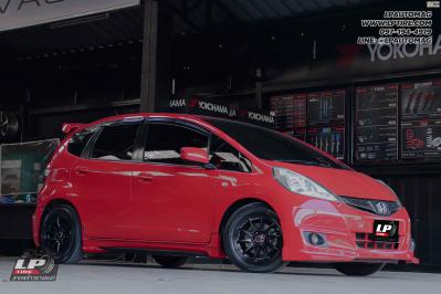 รถ - HONDA JAZZ ล้อแม็ก - RAYS28N ดำเงา สเปค - 15x7 ET35 4x100 ยาง - ALLIANCE AL30 030Ex
เบอร์ - 195/55-15 น็อตล้อ L30 12X1.5 (แดงขอบดำ)