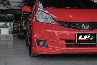 รถ - HONDA JAZZ ล้อแม็ก - RAYS28N ดำเงา สเปค - 15x7 ET35 4x100 ยาง - ALLIANCE AL30 030Ex
เบอร์ - 195/55-15 น็อตล้อ L30 12X1.5 (แดงขอบดำ)