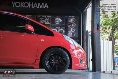 รถ - HONDA JAZZ ล้อแม็ก - RAYS28N ดำเงา สเปค - 15x7 ET35 4x100 ยาง - ALLIANCE AL30 030Ex
เบอร์ - 195/55-15 น็อตล้อ L30 12X1.5 (แดงขอบดำ)