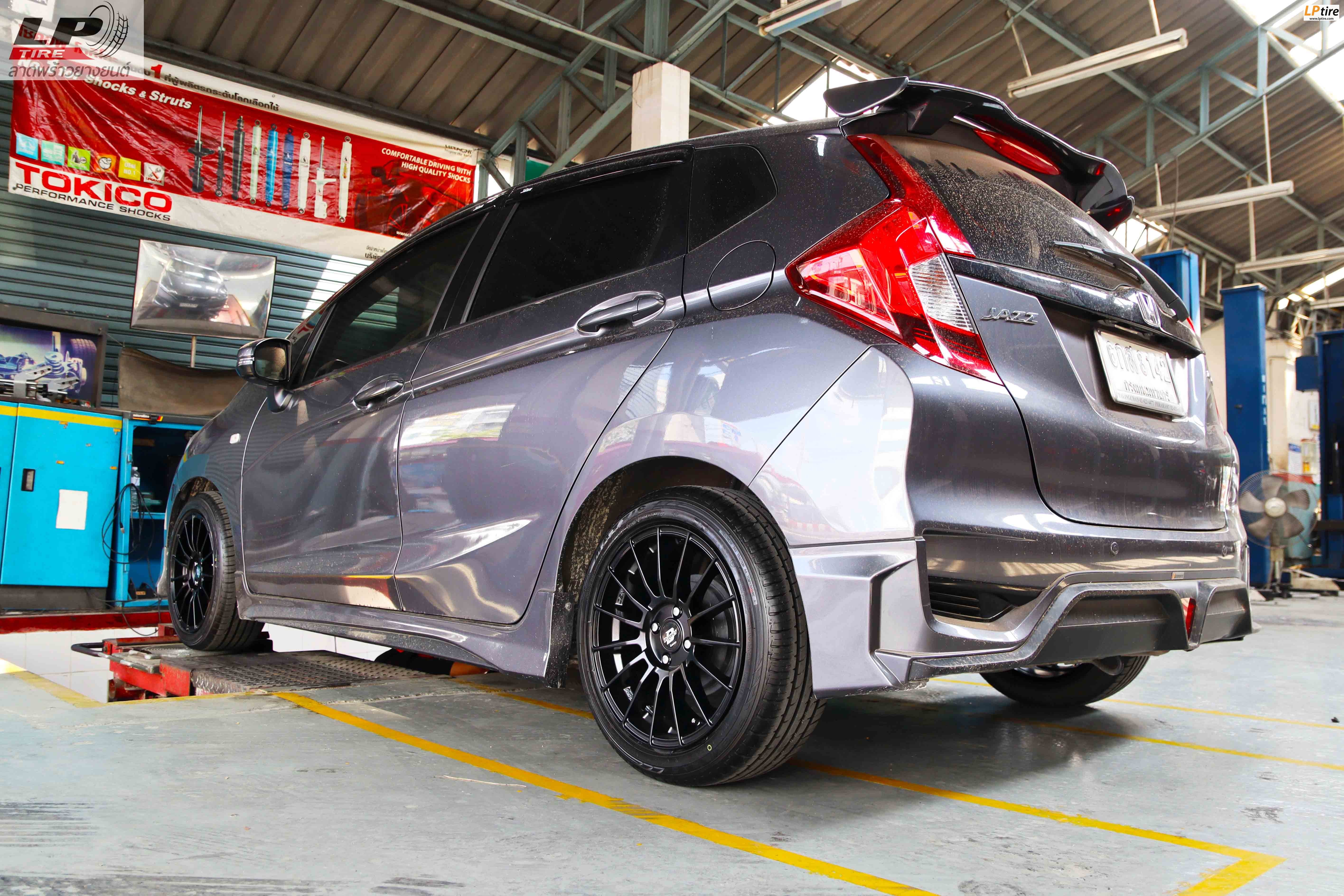 #HONDA#JAZZ จัดแม็ก #LENSO#RACE5 16x7 ET40 4x100 #ดำด้าน พร้อมยางยนต์ MAXXIS HP5 195/50-16 ปี20 สวยงามลงตัว