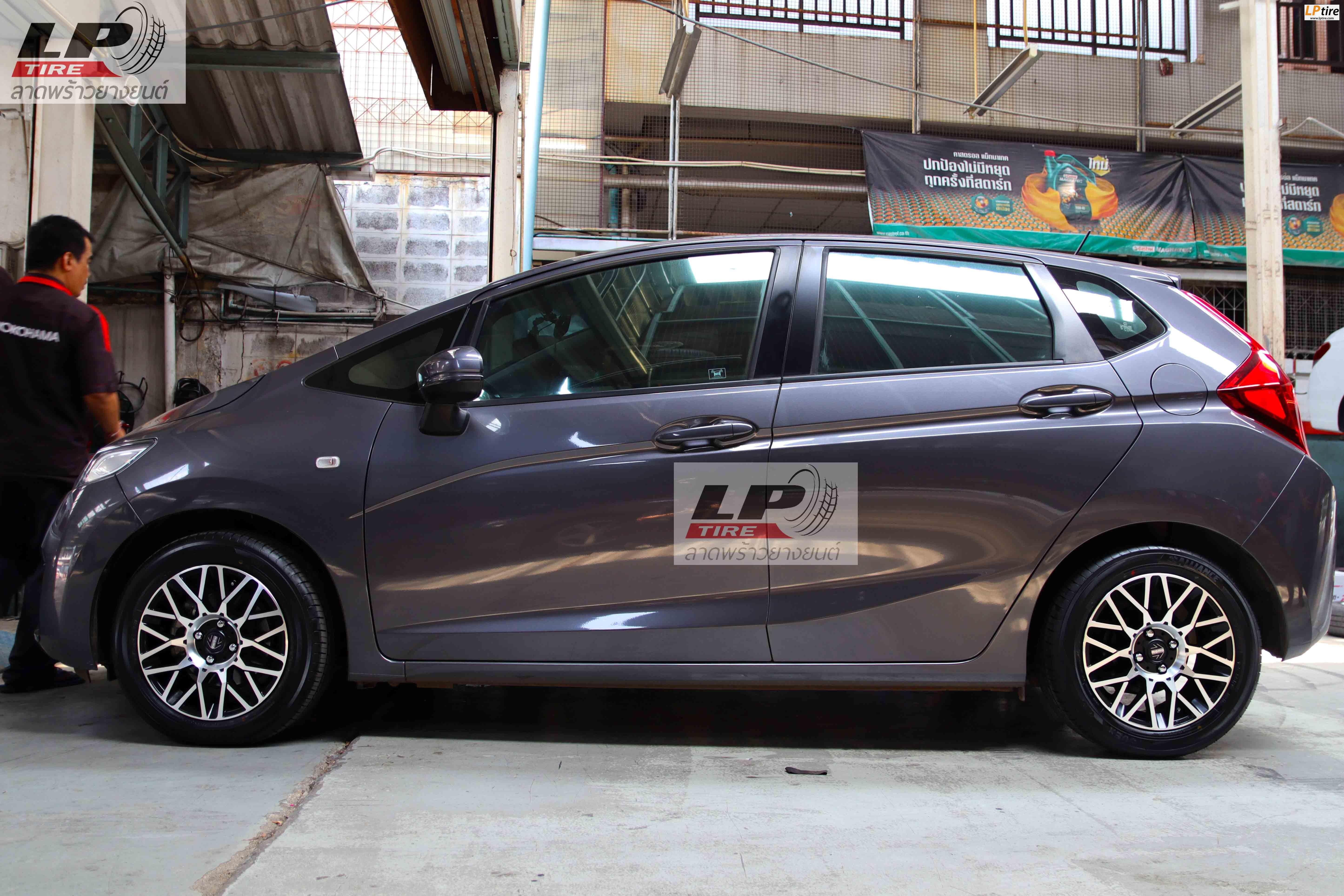 #HONDA#JAZZ จัดแม็กสวยหรูลงตัว #MOMO#REVENGE 15x6.5 ET40 4x100 #ดำด้านหน้าเงาด้าน พร้อมยางยนต์ ALLIANCE AL30 030Ex 195/55-15 จบทีเดียว