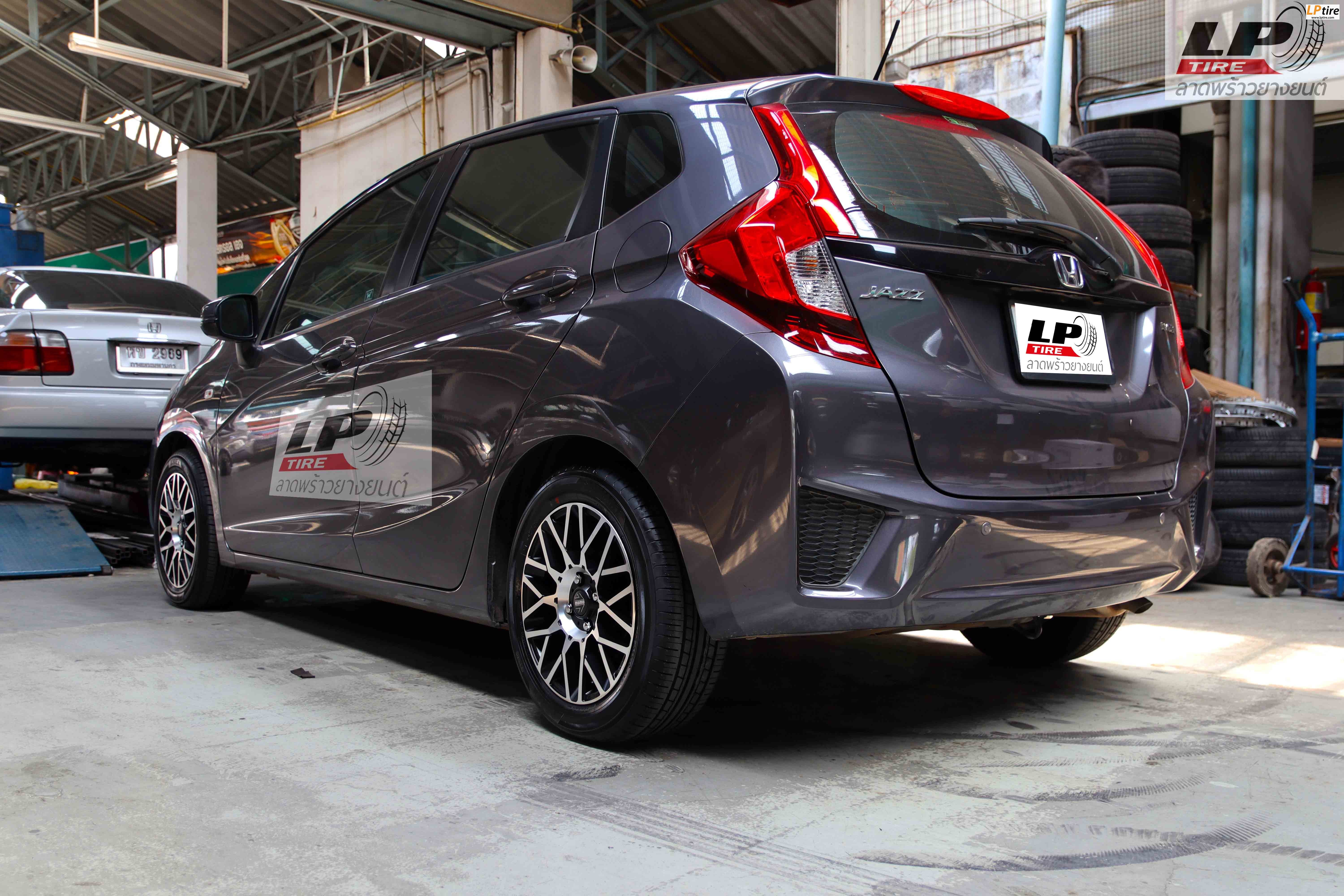 #HONDA#JAZZ จัดแม็กสวยหรูลงตัว #MOMO#REVENGE 15x6.5 ET40 4x100 #ดำด้านหน้าเงาด้าน พร้อมยางยนต์ ALLIANCE AL30 030Ex 195/55-15 จบทีเดียว