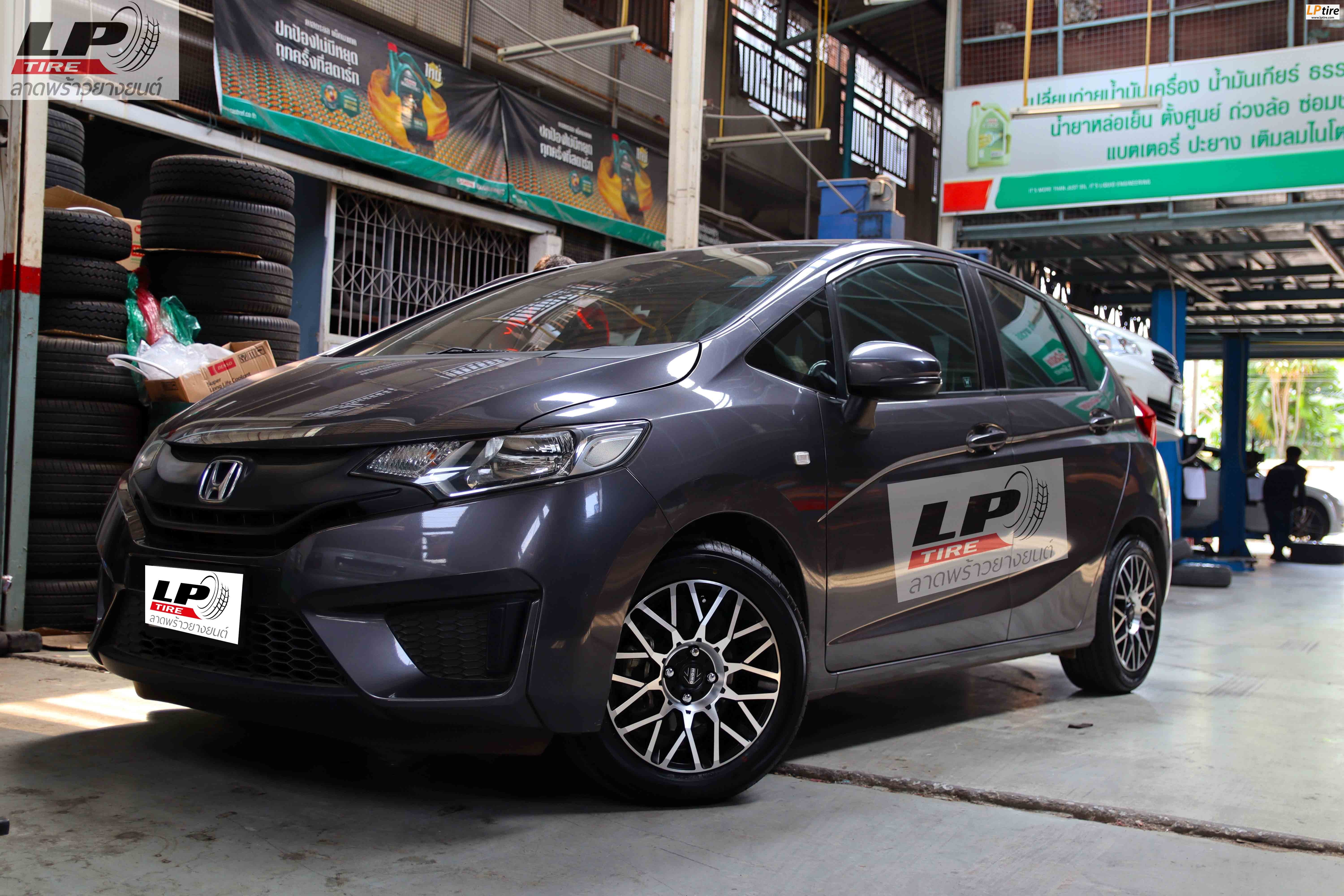 #HONDA#JAZZ จัดแม็กสวยหรูลงตัว #MOMO#REVENGE 15x6.5 ET40 4x100 #ดำด้านหน้าเงาด้าน พร้อมยางยนต์ ALLIANCE AL30 030Ex 195/55-15 จบทีเดียว