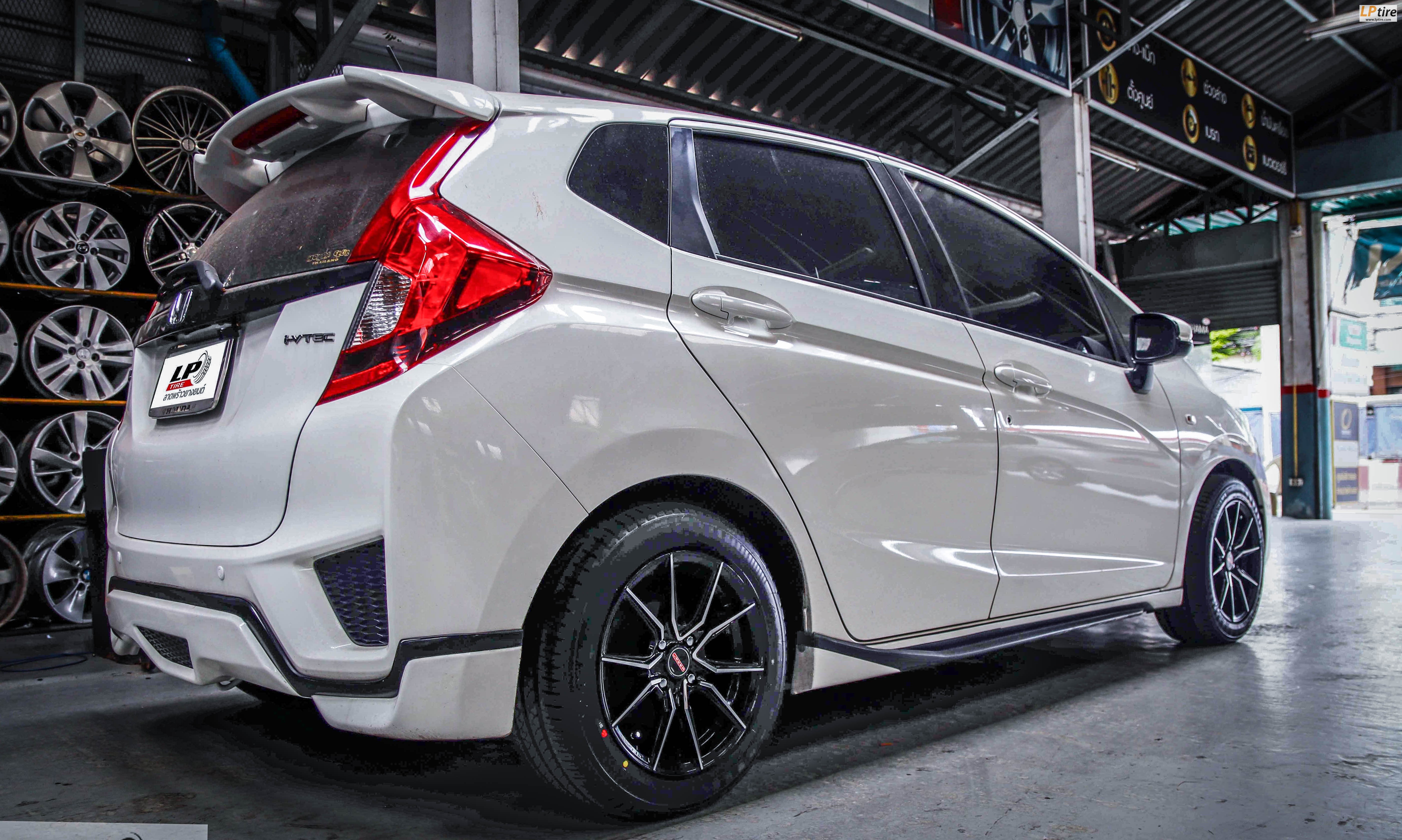 #HONDA#JAZZ จัดล้อแม็ก #LENSO JAGER #JAVA 15x7 ET35 4x100 #ดำหน้าเงา พร้อมยางยนต์ YOKOHAMA A-DRIVE AA01 195/55-15 