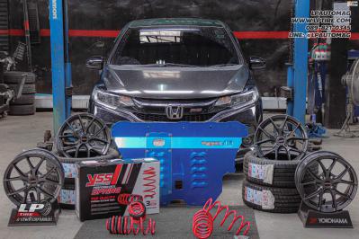 รถ - HONDA JAZZ ล้อแม็ก -LENSO JAGER DYNA HD สเปค - 15x6.5 ET38 4x100 ยาง - LENSO D-1CS
เบอร์ - 195/55-15 สปริง - YSS สีแดง โหลด 30-40 แผ่นปิดกันกระแทกใต้ห้องเครื่อง ( UnderGuard )