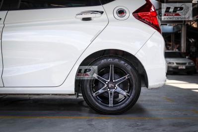 รถ - HONDA JAZZ GK ล้อแม็ก - LENSO JAGER-CRAFT สีดำขลิบเงิน สเปค - 15x7 4x100 ET35 รัดยาง - MAXXIS MA-P3 เบอร์ - 185/60-15