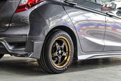 รถ - HONDA JAZZ GK ล้อแม็ก -COSMIS TYPE-GV.2 ดำขอบไดร์ทองข้างก้านไดร์ทองตัวหนังสือ
สเปค - 15x7 ET35 4x100 รัดยาง - YOKOHAMA A-DRIVE AA01 เบอร์ - 195/55-15