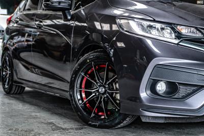 รถ - HONDA JAZZ GK ล้อแม็ก - INFERNO 949 ดำกลึงหน้าเงาอันเดอร์คัตแดง สเปค - 15x7 ET35 4x100 รัดยาง - FALKEN SINCERA SN832i เบอร์ -195/55-15 สปริง - YSS Suspension รุ่น - SPORT_SERIES