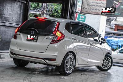 รถ - HONDA JAZZ ล้อแม็ก - LENSO JAGER NOVA เงินด้าน ขอบ - 15x7 ET35 4x100 ยาง -MICHELIN PRIMACY 4 เบอร์ - 195/60-15