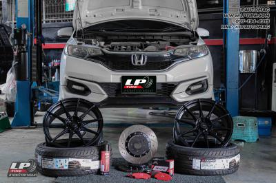 รถ -HONDA JAZZ ล้อแม็ก - ADVANTI N719 FlowForming ดำด้าน สเปค - 17x7 ET40 4x100 ยาง - YOKOHAMA V701 เบอร์ - 205/45-17 ผ้าเบรคหน้า - NEXZTER MU SPEC จานเบรคหน้า RUNSTOP ขยายหน้า SIZE 320 MM น็อตล้อ 7 เหลี่ยม 12x1.5 (ดำ)