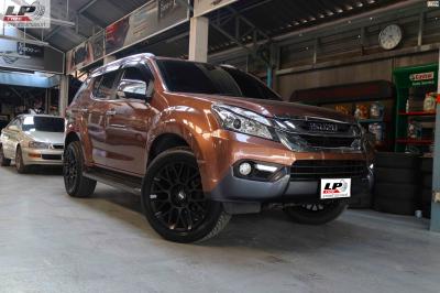 #ISUZU#mu-7 จัดแม็ก #MOMO#REVENGE SUV 20x9 ET10 6x139.7 #ดำด้าน พร้อมยางยนต์ YOKOHAMA PA02 265/50-20 สวยงามดุลงตัว มากครับ