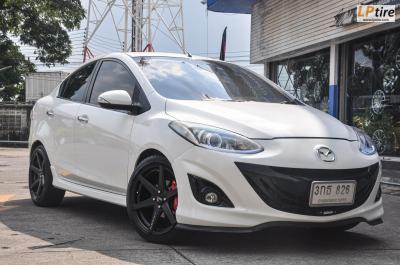 MAZDA 2 จับคู่กับ LENSO JAGER CRAFT 17x8 4H100 ดำด้าน
ยาง 205/45R17 DEESTONE R702