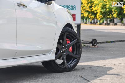 MAZDA 2 จับคู่กับ LENSO JAGER CRAFT 17x8 4H100 ดำด้าน
ยาง 205/45R17 DEESTONE R702