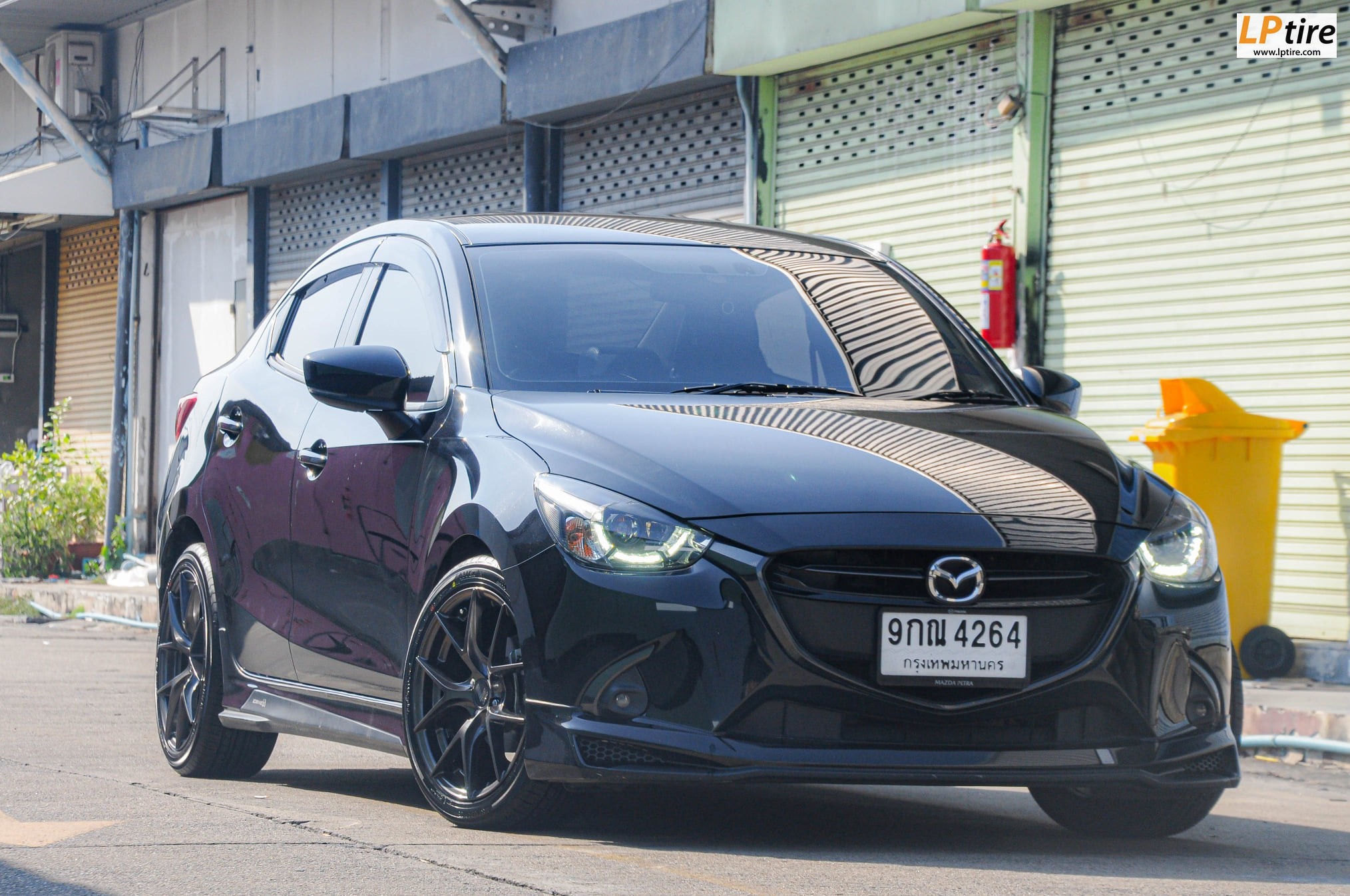 MAZDA 2 มาจัดล้อแท้ LENSO JAGER DYNA 17x7.5 4H100 HD
พร้อมยาง 215/45R17 ALLIANCE AL30 MADE IN JAPAN (by YOKOHAMA) ปี20 สวยเต็มมากครับ